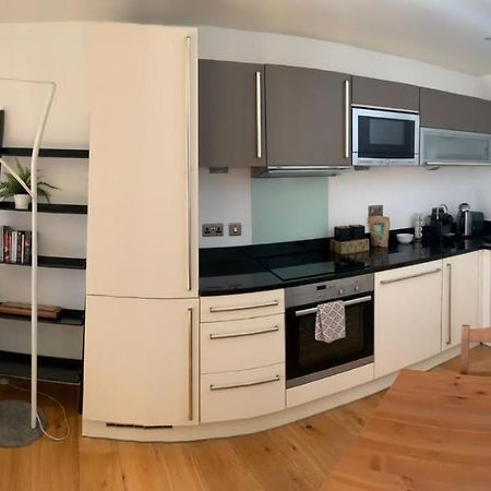 2 Bed Apartment In Granary Wharf Leeds Leeds  Eksteriør billede