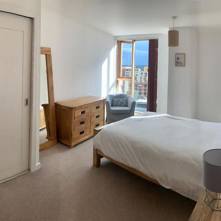 2 Bed Apartment In Granary Wharf Leeds Leeds  Eksteriør billede