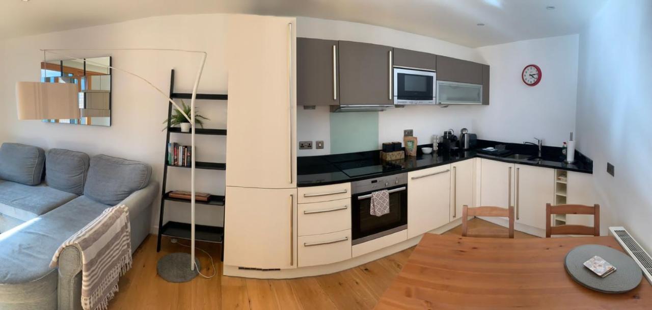 2 Bed Apartment In Granary Wharf Leeds Leeds  Eksteriør billede