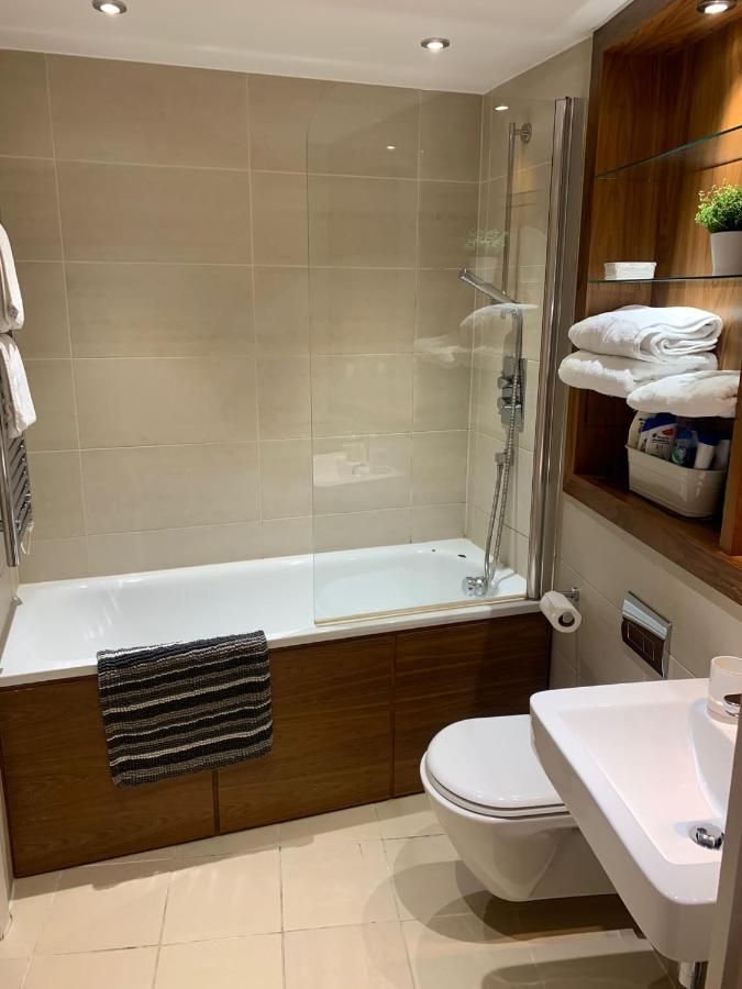 2 Bed Apartment In Granary Wharf Leeds Leeds  Eksteriør billede