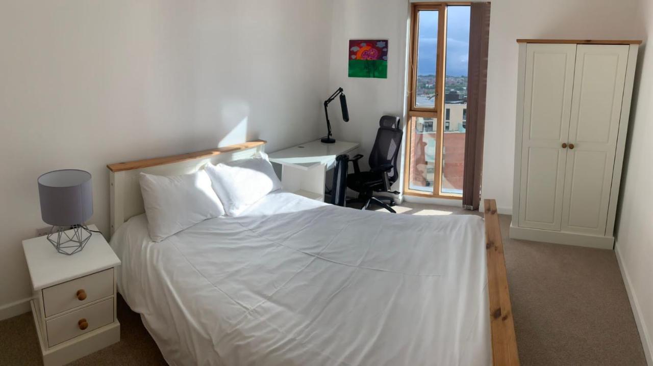 2 Bed Apartment In Granary Wharf Leeds Leeds  Eksteriør billede