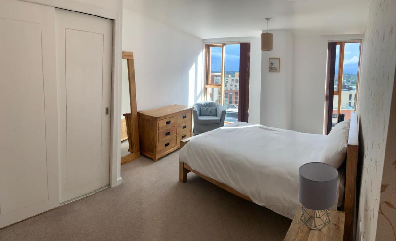 2 Bed Apartment In Granary Wharf Leeds Leeds  Eksteriør billede