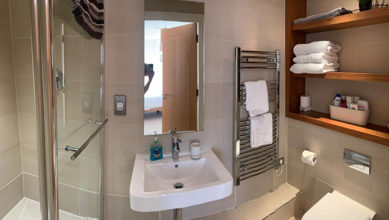 2 Bed Apartment In Granary Wharf Leeds Leeds  Eksteriør billede